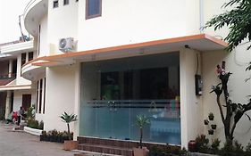 Vaccinated Staff - OYO 3756 Pilatus Hotel Bandung